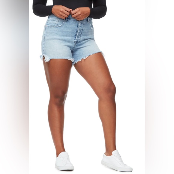 Good American Bombshell High-Waisted Asymmetric Pocket Light Wash Denim Shorts - Picture 2 of 11